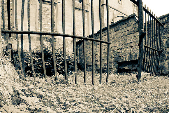 JG is a Scottish based photographer open to clients looking for a photography service in Edinburgh.