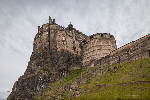 May contain scenes of photography locations, beautiful views, and visual references of The City of Edinburgh.