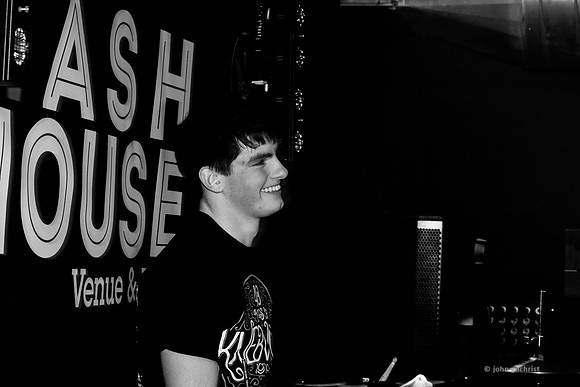 Gig photographer in Edinburgh for live band photoshoots in Scotland 20160219-0007