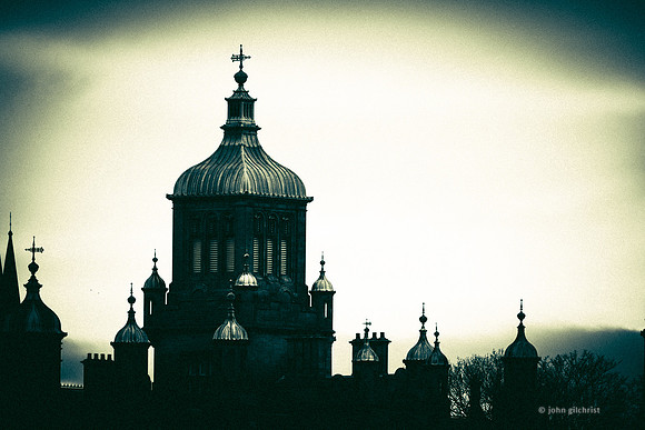 May contain scenes of photography locations, beautiful views, and visual references of The City of Edinburgh.