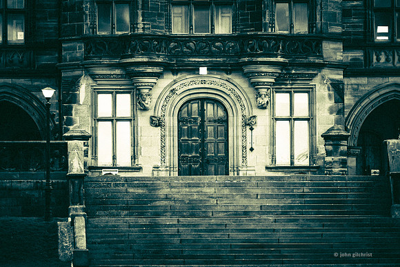 May contain scenes of photography locations, beautiful views, and visual references of Edinburgh UK.