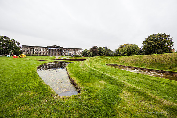 May contain scenes of photography locations, beautiful views, and visual references of The City of Edinburgh.