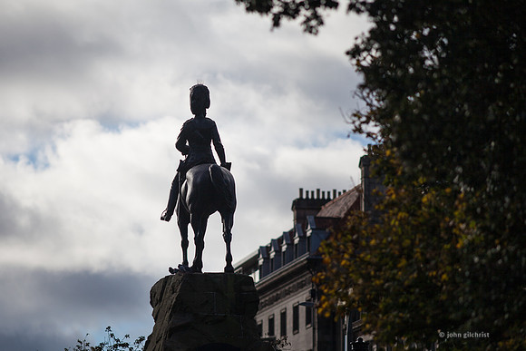 May contain scenes of photography locations, beautiful views, and visual references of Edinburgh UK.
