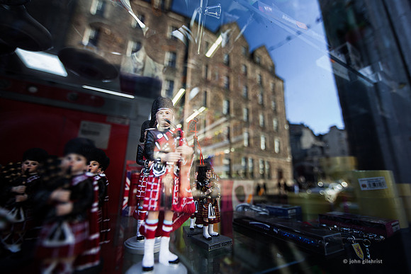 May contain scenes of photography locations, beautiful views, and visual references of Edinburgh UK.