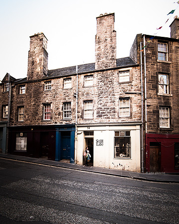 May contain scenes of photography locations, beautiful views, and visual references of The City of Edinburgh.