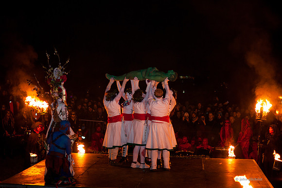 May contain scenes of city locations, beautiful views, and visual references of Edinburgh Scotland.