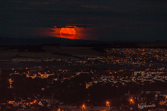 May include scenes of photography locations, beautiful views, and visual references of Edinburgh Scotland.