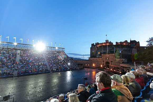 May contain scenes of photography locations, beautiful views, and visual references of Edinburgh UK.