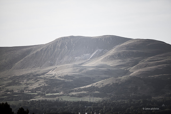 May contain scenes of photography locations, beautiful views, and visual references of Edinburgh Scotland.