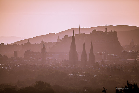 May contain scenes of photography locations, beautiful views, and visual references of Edinburgh UK.