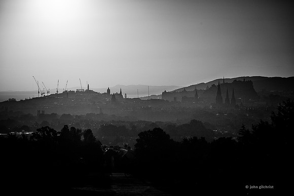 May contain scenes of photography locations, beautiful views, and visual references of The City of Edinburgh.